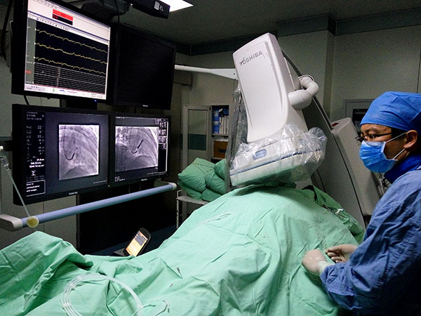 心內(nei)科(ke)新(xin)技(ji)術(shù)照片2.jpg 心內(nei)科(ke)新(xin)技(ji)術(shù)照片2.jpg